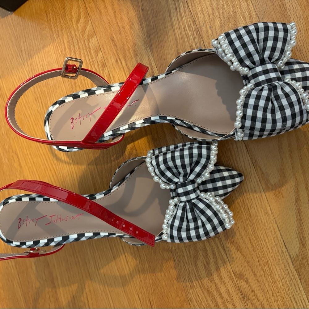 NEW Betsey Johnson Emely Gingham Heels - Picture 3 of 6